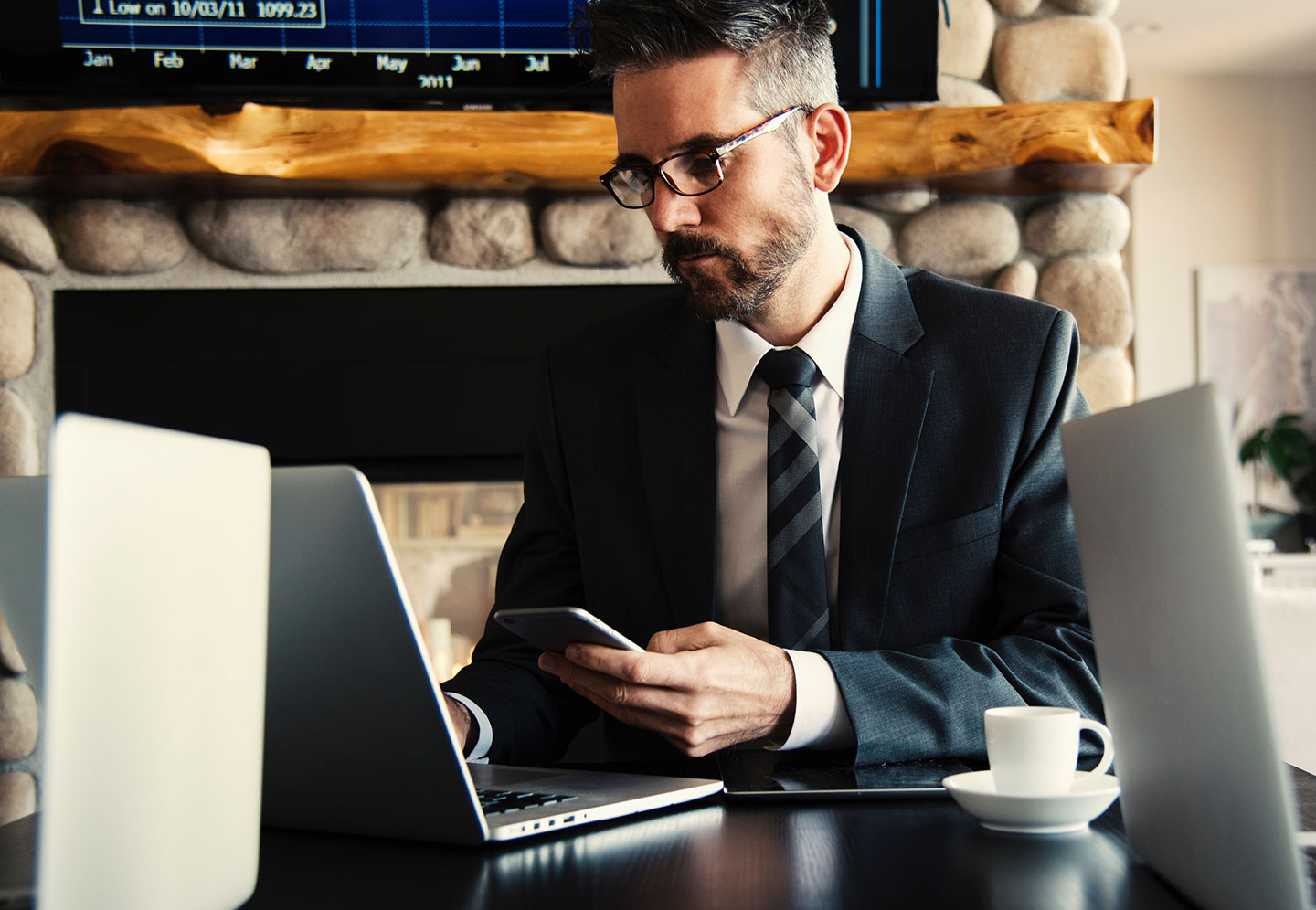 fintech marketing agency financier working at the laptop