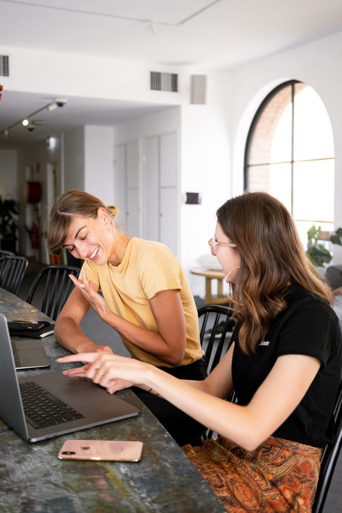 female seo experts are discussing strategies